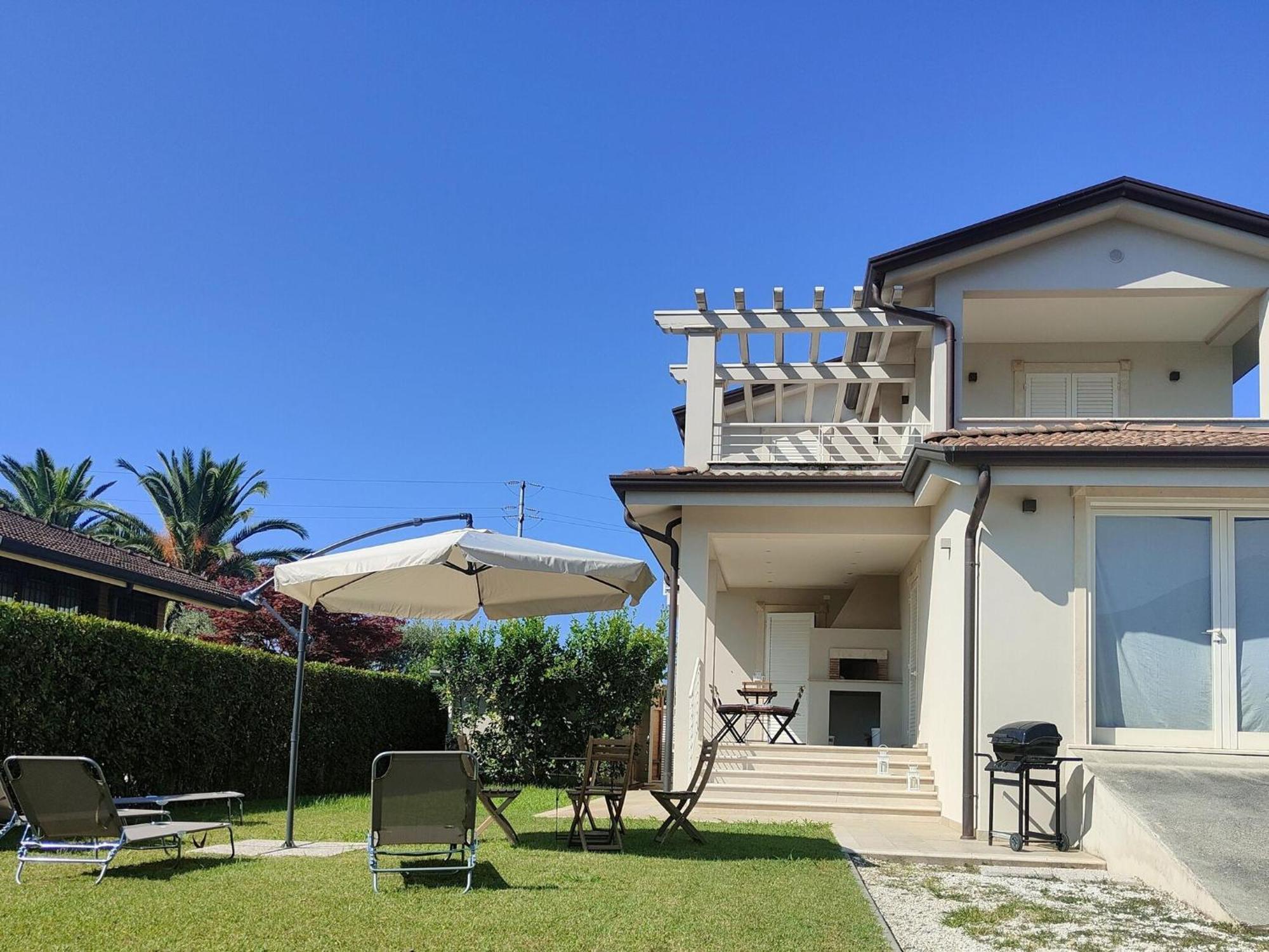 Holiday Home Casa Simone In Lido Di Camaiore Exteriör bild